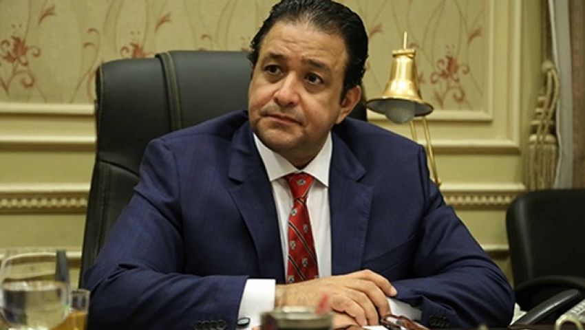 عابد: كيف لمصر أن تستقبل 5 مليون لاجئ بينما شبابنا يهاجر للخارج