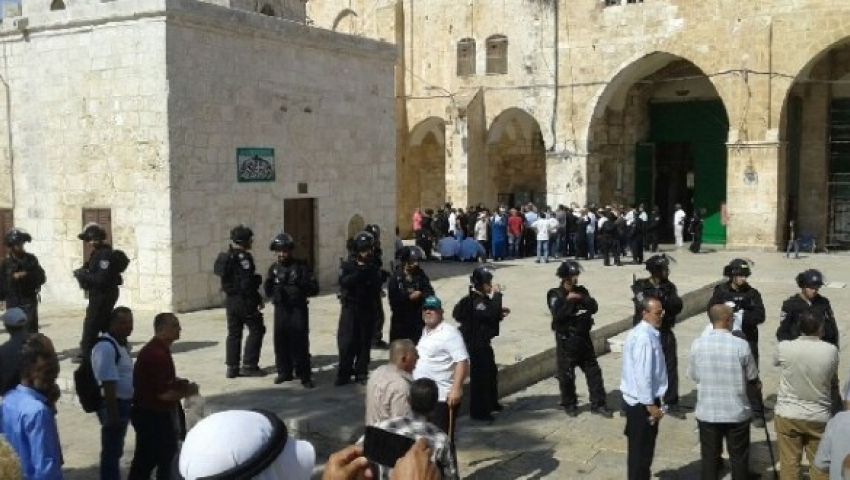 مئات المستوطنين يقتحمون المسجد الأقصى في ذكرى احتلال القدس