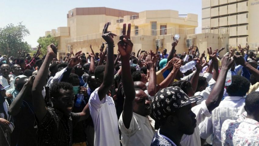 المجلس العسكري بالسودان: لن نفض الاعتصام بالقوة وحزب البشير خارج الحكومة