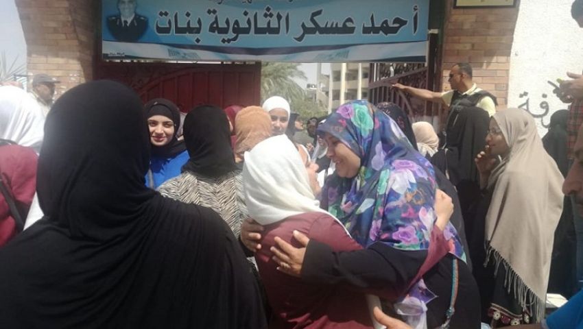 بالصور| طلاب الثانوية بسيناء: امتحان الإحصاء سهل.. ياريت الباقي يكون زيه