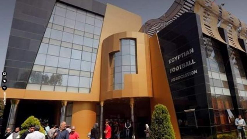 فيديو| حقيقة سرقة كؤوس ومقتنيات من داخل اتحاد الكرة