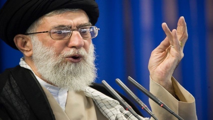 الزعيم الإيراني ينتقد العداء المتبادل بين المتنافسين في الانتخابات