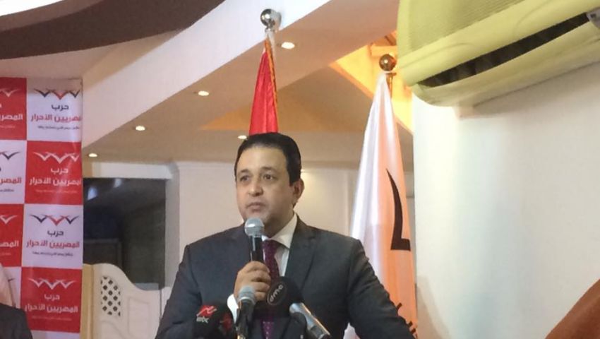 علاء عابد لساويرس: «قريبا الشعب هيقولك إلى مزبلة التاريخ»
