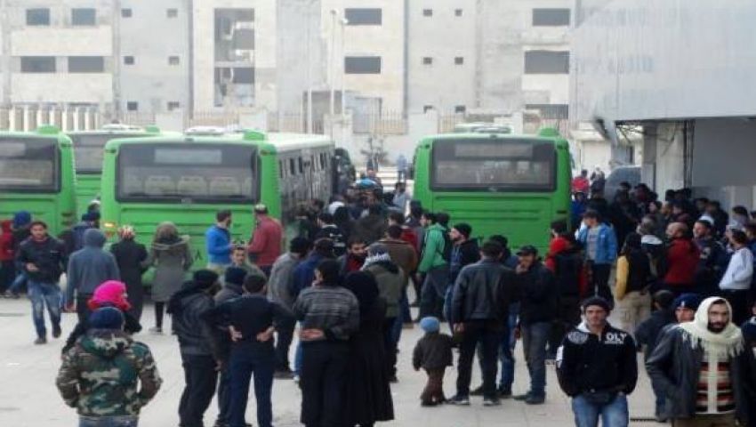 صول قافلة ثانية من مهجري حيي برزة وتشرين في دمشق إلى إدلب