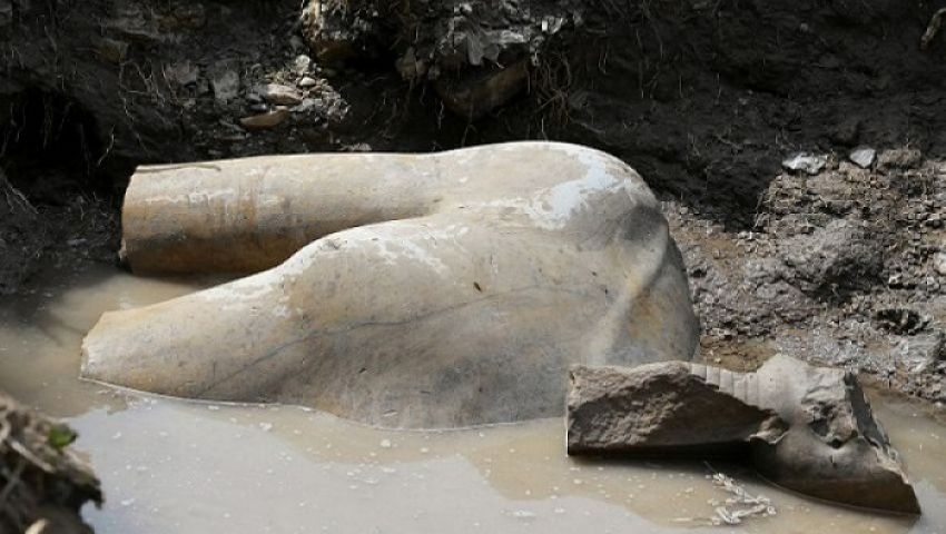 بالفيديو| ليس بسماتيك الأول.. مدير آثار أسوان: تمثال المطرية لرمسيس الثاني