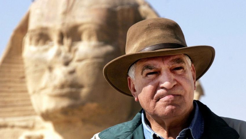 فيديو.. زاهي حواس مهاجمًا وزير الإعلام السوداني: مش عاوز أغلط فيك