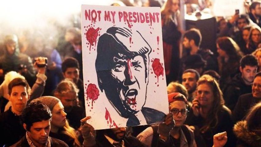 دعاوى قضائية وتظاهرات شعبية.. أمريكا تنتفض ضد طوارئ ترامب