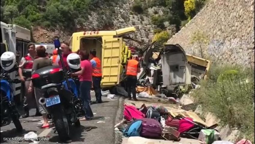 مصرع 20 شخصا بانقلاب حافلة سياح جنوب  تركيا