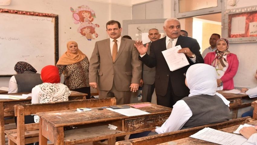 سكرتير عام أسيوط يتفقد لجان الشهادة الإعدادية