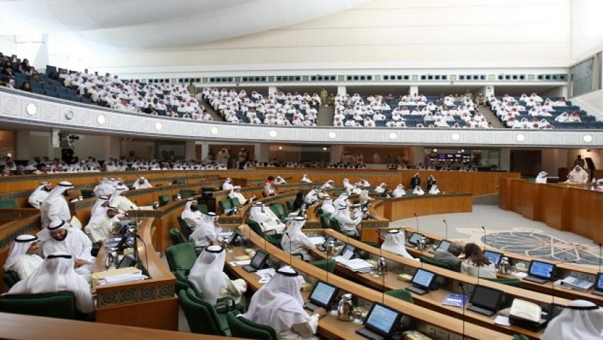 استجواب وزير إعلام الكويت ينتهي بطرح الثقة عنه