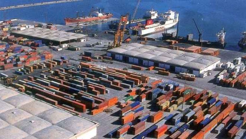 خلال 24 ساعة.. ميناء دمياط يستقبل 10 سفن للحاويات والبضائع