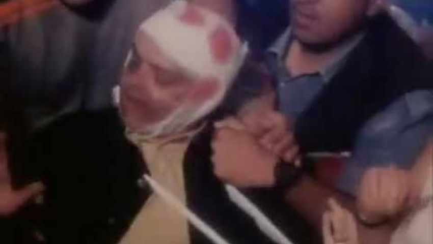 صورة.. طلاب صيدلة القاهرة يستعينون بمحمد هنيدي في حفل تخرجهم