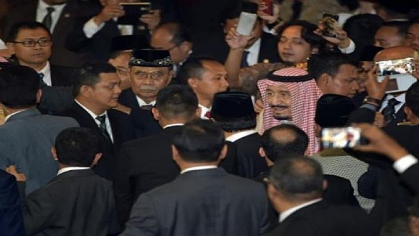 تحوّل إلى ثكنة عسكرية.. العاهل السعودي يزور منتجع بالي الإندونيسي