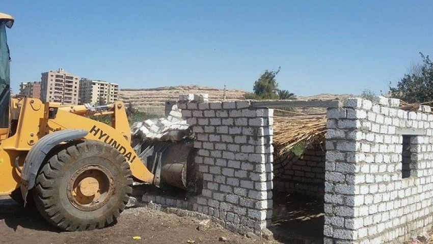 إزالة 5 حالات تعدٍ على الأراضي الزراعية بالمنيا