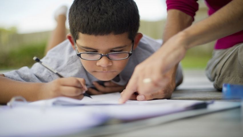 حلم التفوق الدراسي ليس مستحيلا.. ساعد طفلك بهذه الخطوات