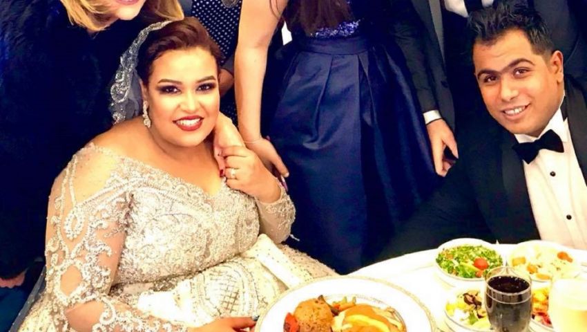 بالصور والفيديو| ويزو تشعل حفل زفافها بالرقص على اﻷغاني الشعبية