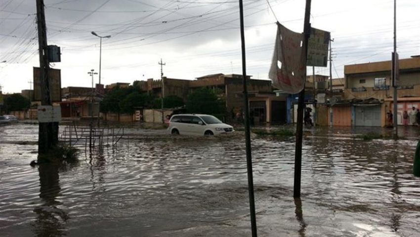 الفيضانات تقطع إمدادات الإغاثة وطريقا للهروب من غرب الموصل