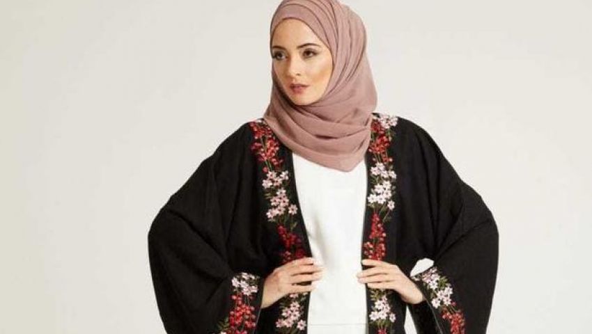 بالصور| أناقتك في رمضان تكتمل بالعباءات الواسعة