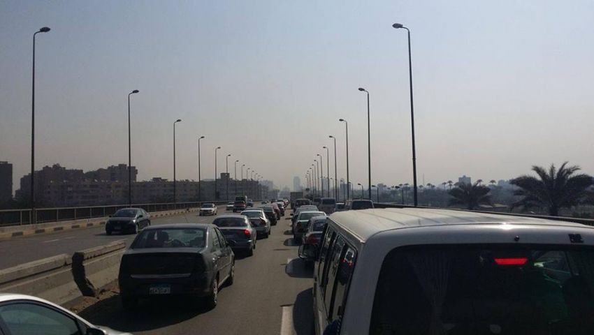 بالصور.. الأمطار تعوق حركة المرور بالقاهرة والجيزة