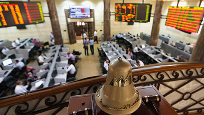 بالمنتصف.. مشتريات المصريين تدفع البورصة للارتفاع