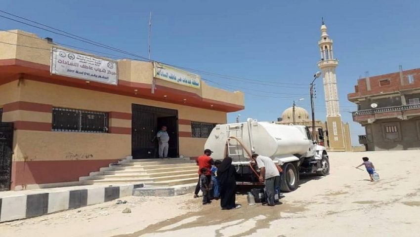 صور| أهالي شمال سيناء يتضررون من انقطاع المياه.. ومسؤول: أعطال بمحطة الرفع جارٍ حلها