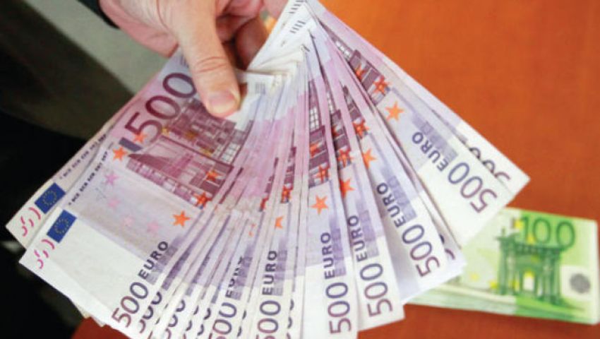 اليورو ينتعش بعد تلميح ميركل لأثر تراجع العملة على ألمانيا