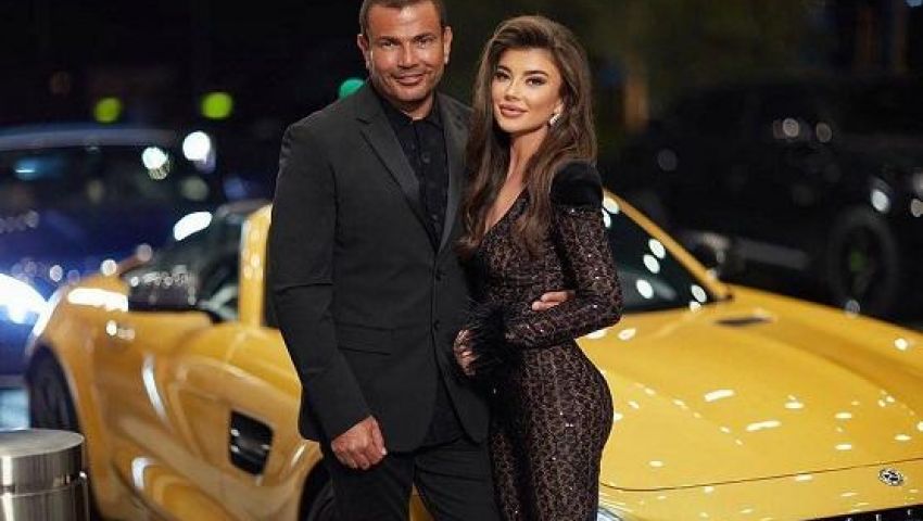 فيديو| سر الرقم 34 وحضور دينا الشربيني.. إعلان عطر عمرو دياب يثير الجدل