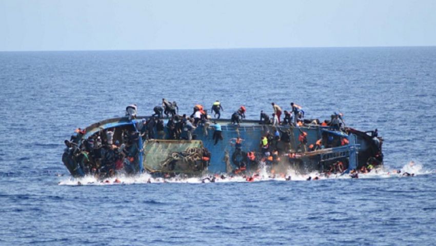 إنقاذ مئات المهاجرين بعد غرق 19 قاربًا قبالة السواحل الليبية