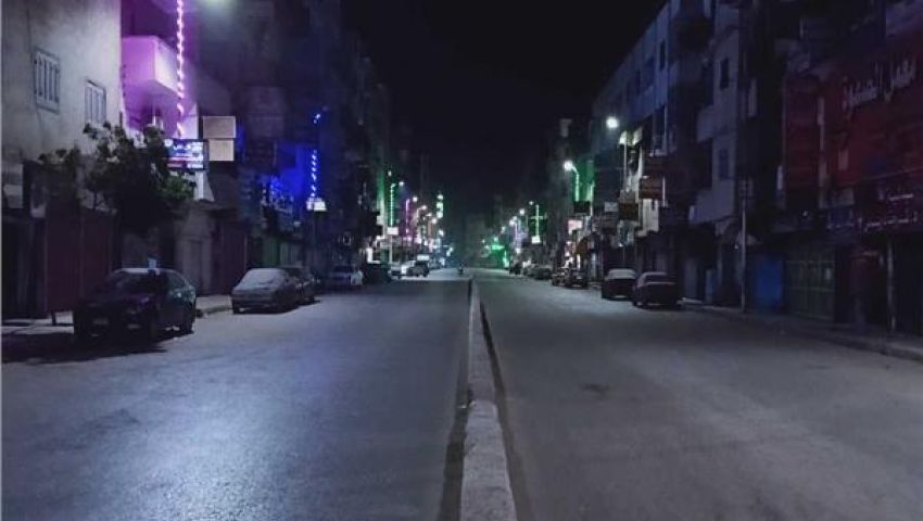 فيديو| «بنت الجيران» فى شرفات المعادي.. مصريون يتحدون الحظر والخوف