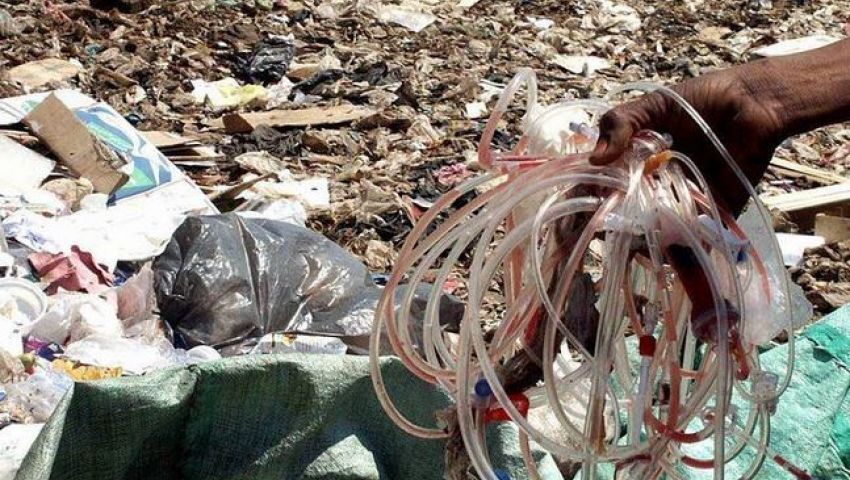 رفع 2.5 طن نفايات طبية خطرة من 4 مستشفيات بالمحلة