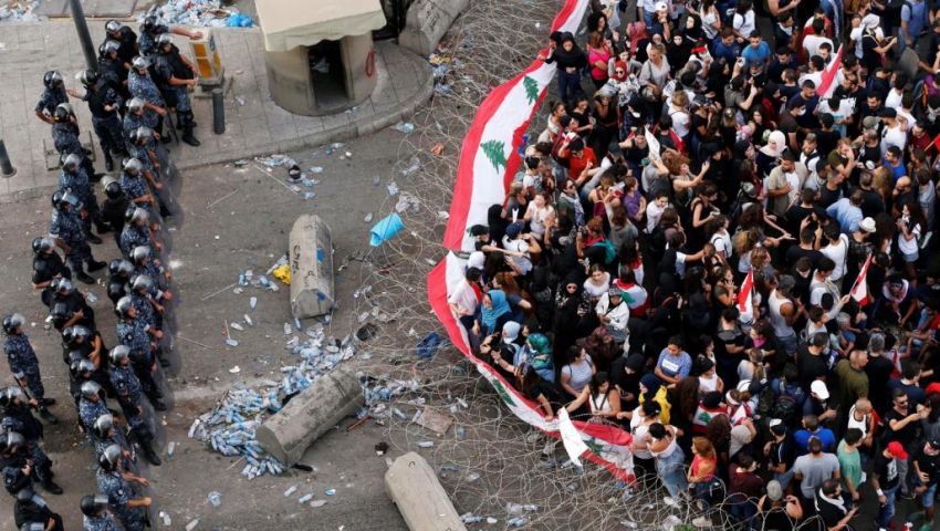 ورقة إصلاحات الحريري.. هل تخمد احتجاجات لبنان؟