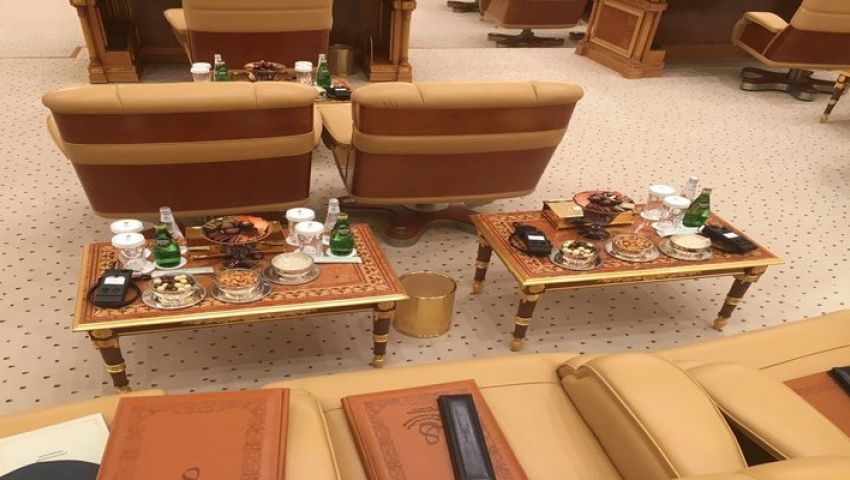 أقلام فضة و« نوتباد» ..  هدايا السعودية لضيوف قمة الرياض