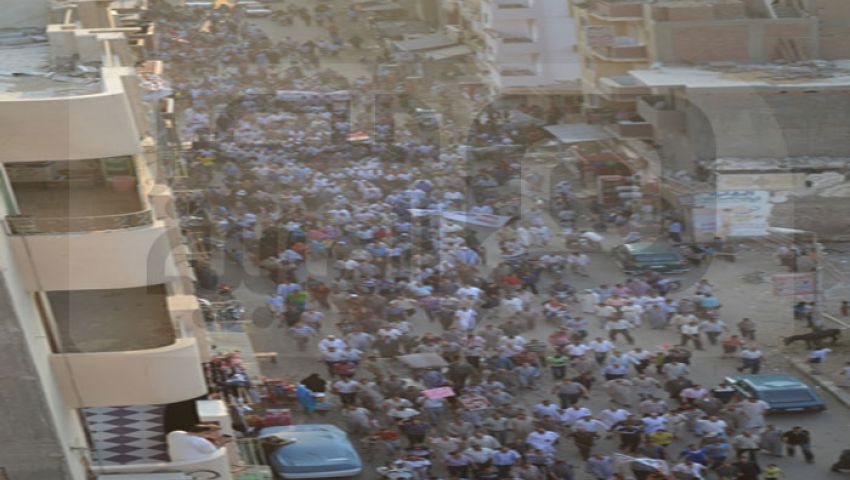 سلاسل بشرية لدعم مرسي بالفيوم