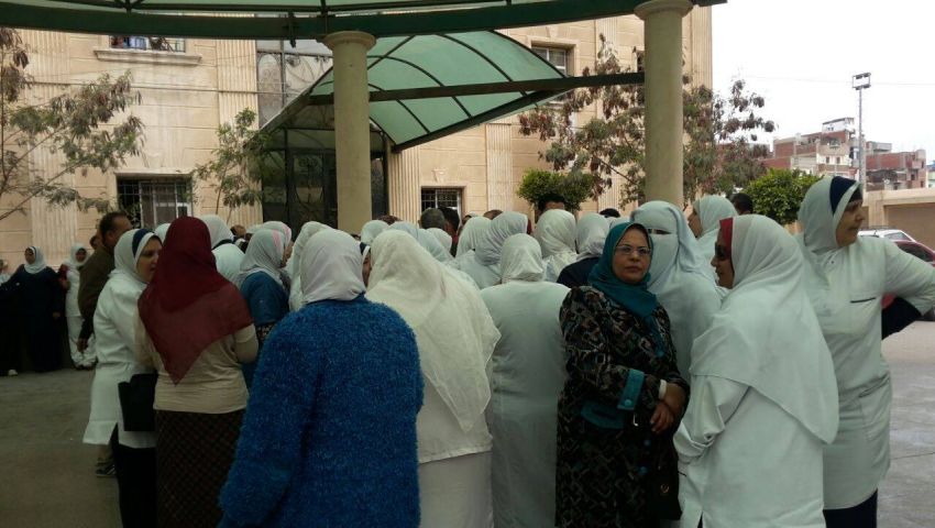 بالصور.. إضراب ممرضات مستشفى جراحات اليوم الواحد‎ بكفر الزيات
