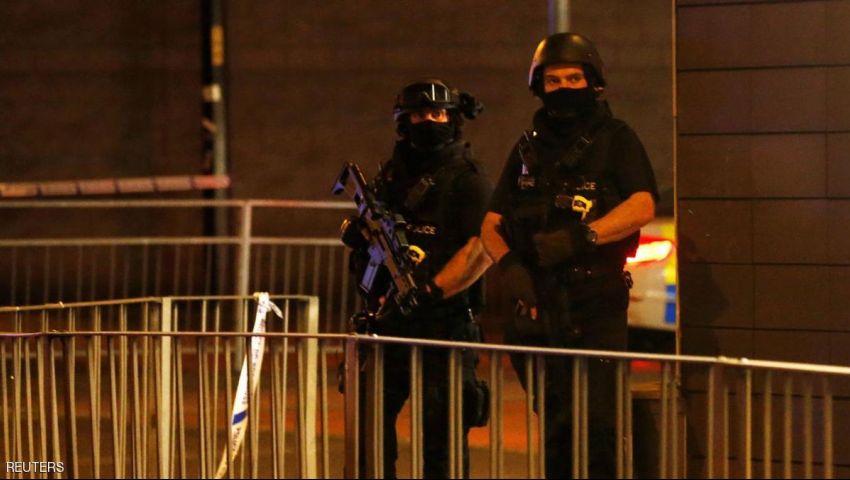 الشرطة البريطانية تفجر قنبلة ثانية بمحيط مانشستر ارينا
