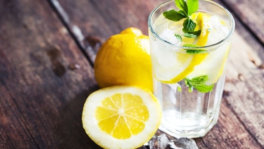 4 فوائد لتناول الماء بالليمون