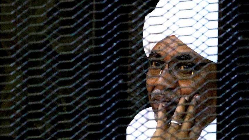 بعد وفاة شقيقه بالفيروس.. هل أصيب «البشير» بكورونا؟