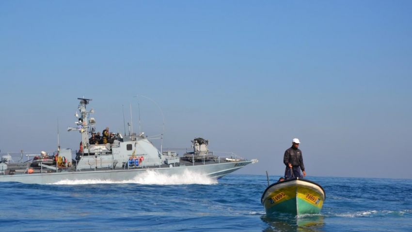إصابة صياد فلسطيني بنيران الاحتلال قبالة شواطئ غزة