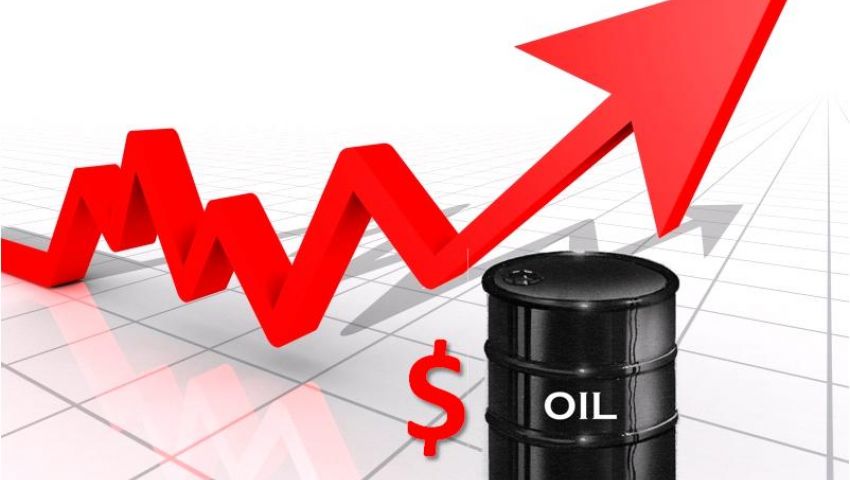 النفط يصعد أكثر من 2% إلى أعلى مستوياته في 2019
