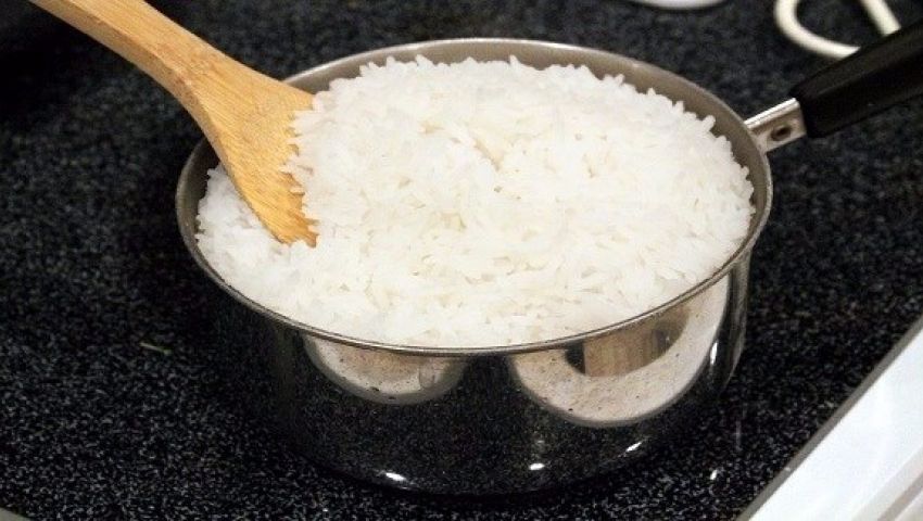 لا تعيدي تسخين الأرز لهذا السبب