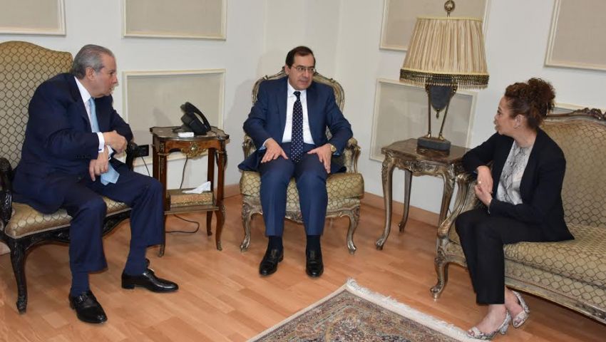 وزير البترول يستعرض برنامج حفر بئر «غرب ورد دلتا 2 »
