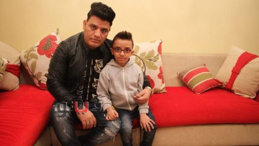 «محمد بيحب بسنت».. أب مطلوب أمام النيابة بسبب فيديوهات ابنه العاشق