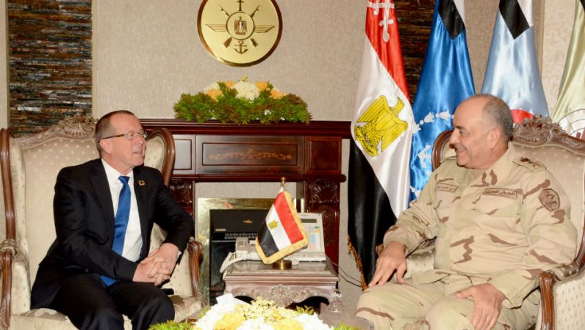 بالصور| رئيس الأركان يلتقي المبعوث الأممي لدعم ليبيا في القاهرة