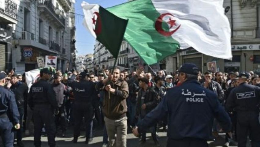 أسوشيتدبرس: الحراك الجزائري في الذكرى الأولى.. آمال وتساؤلات