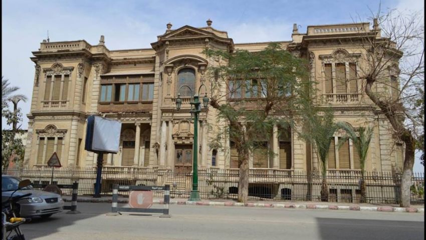 صور|  قصر«ألكسان باشا» بأسيوط.. الترميم يجلو ملامح المجد الغابر