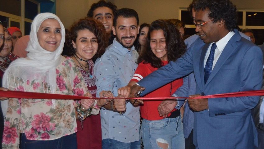 بالصور.. افتتاح معرض مجرد خطوط للفنانة نجاة فاروق