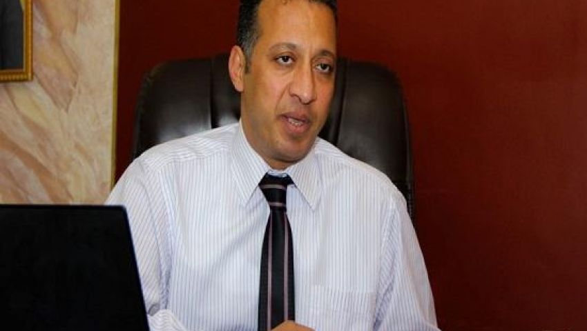 بعد تشديد الرئيس على استعادة أراضي الدولة.. طارق العوضي: هو مين مستشاره القانوني؟