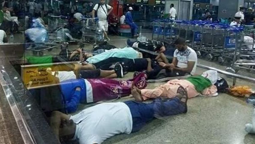 فيديو | اشتباكات في مطار القاهرة بين مشجعي الجزائر وقوات الأمن