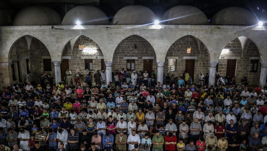 «رفع المعاناة» و«تحرير القدس» دعاء معتكفي ليلة القدر في غزة