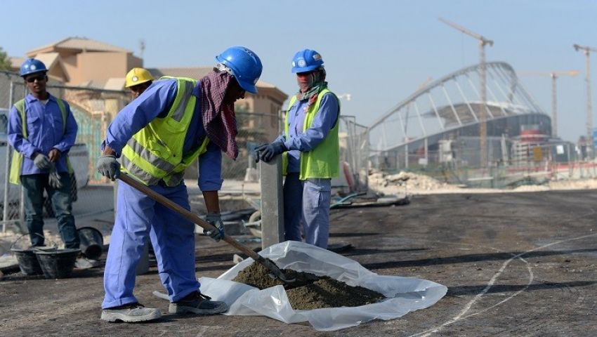 «العفو الدولية»: قطر تنتهك حقوق عمال منشآت «كأس العالم».. وعليها إصلاح أوضاعهم